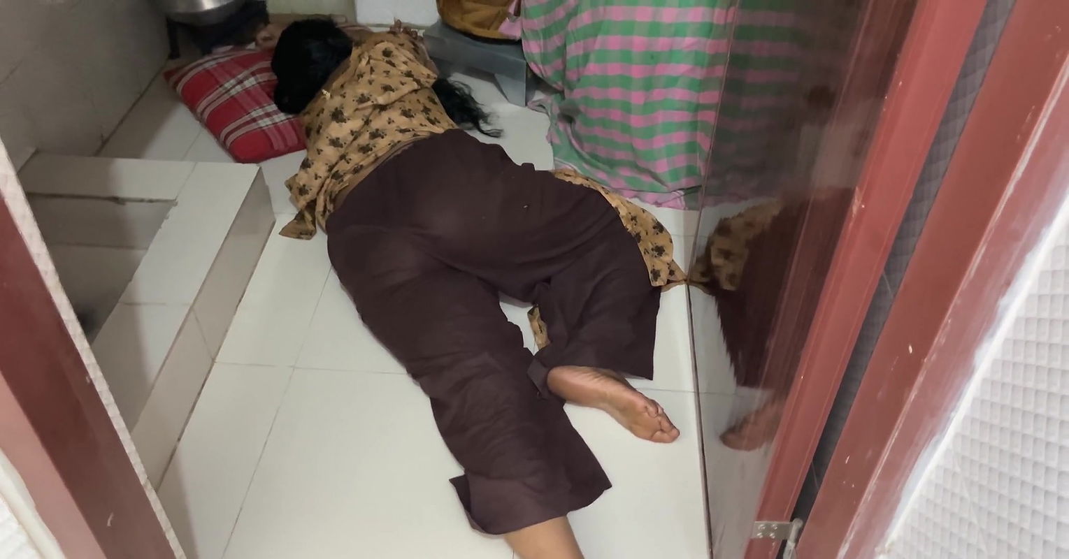 I saw my aunty rest alone in the kitchen, I hugged her and started fucking