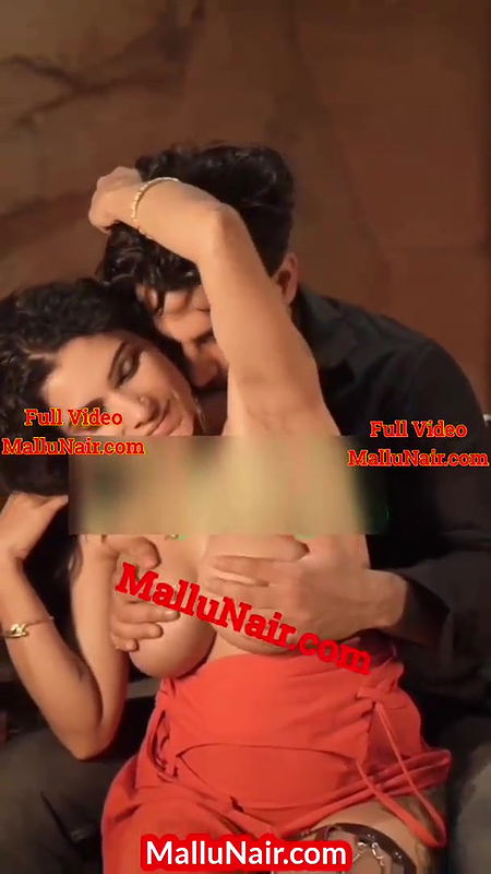 Reshmi R Nair Romancing & Showing Boobs