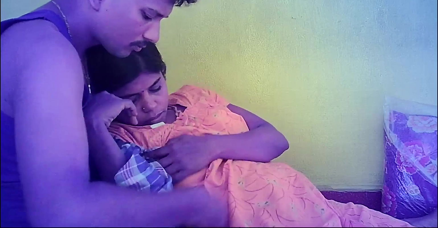 Indian village house wife hot boobs show and kissing