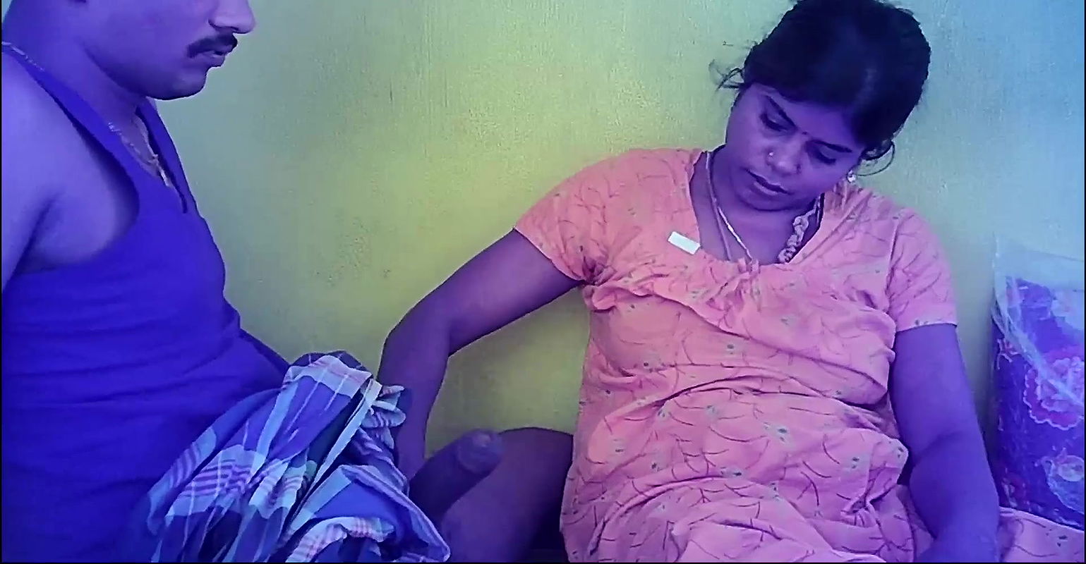 Indian village house wife hot boobs show and kissing