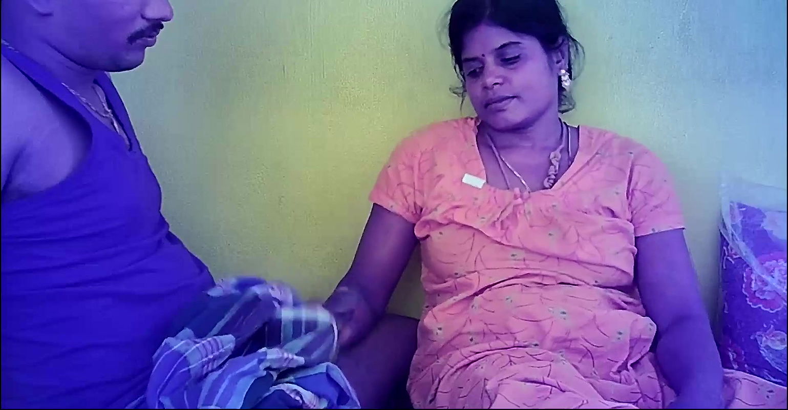 Indian village house wife hot boobs show and kissing