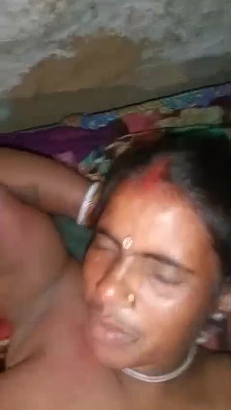 Village bhabhi taking bottle inside and giving bj