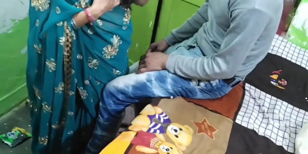 Seeing sister-in-law alone when there was no one in brother’s house, he fucked her hard after seeing sister-in-law alone