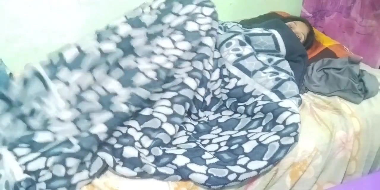 Sex with the landlady’s beautiful daughter on the pretext of feeding her chocolate