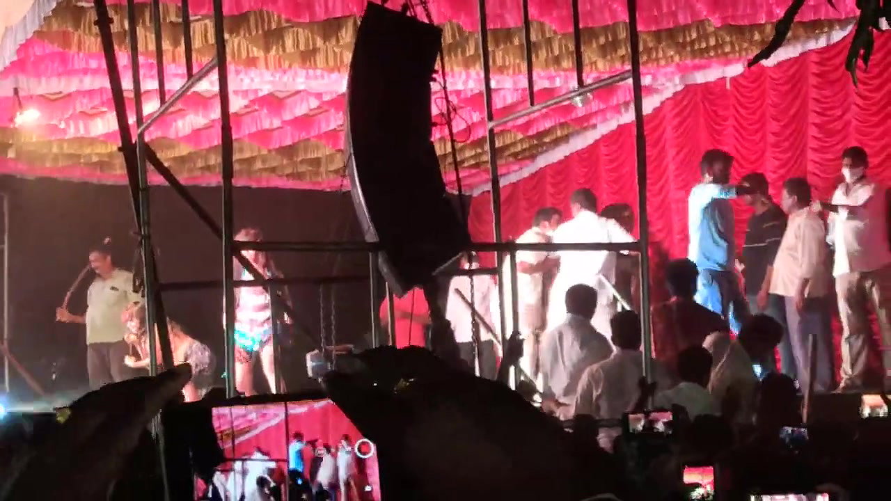 Nude dance perfomace