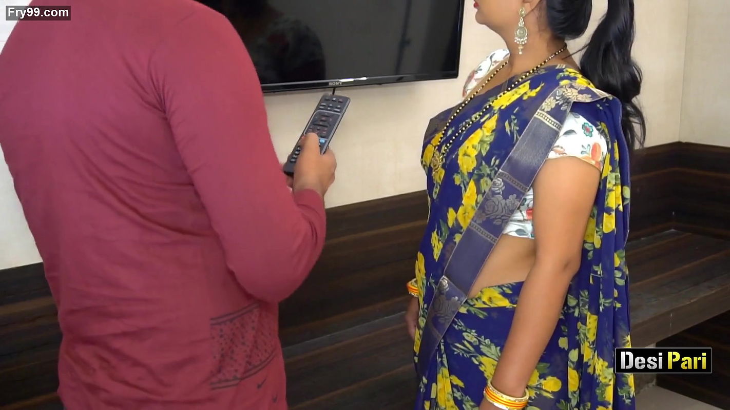 Desi Pari Bhabhi Seduces TV Mechanic For Sex With Clear Hindi Audio