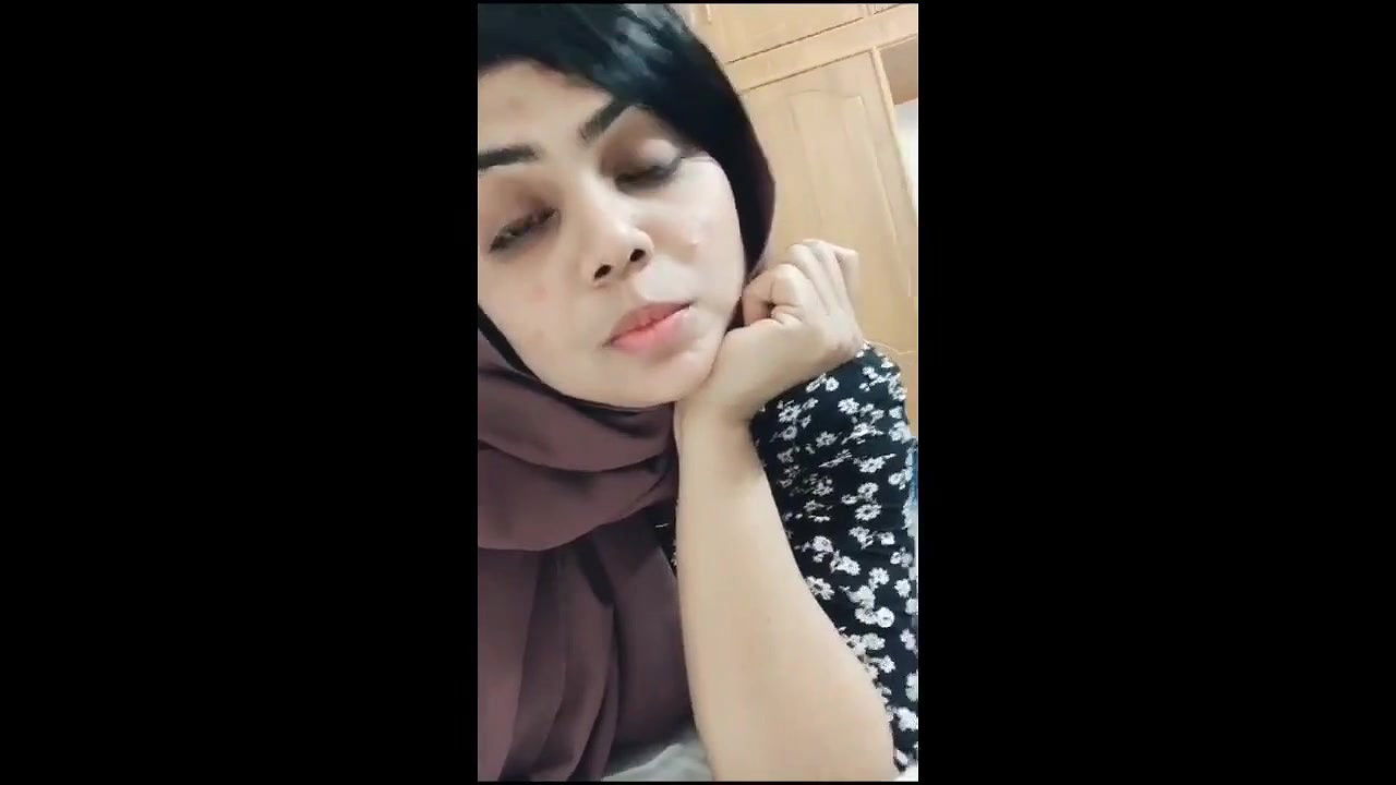 Beautiful Chubby girl Showing her big Boobs