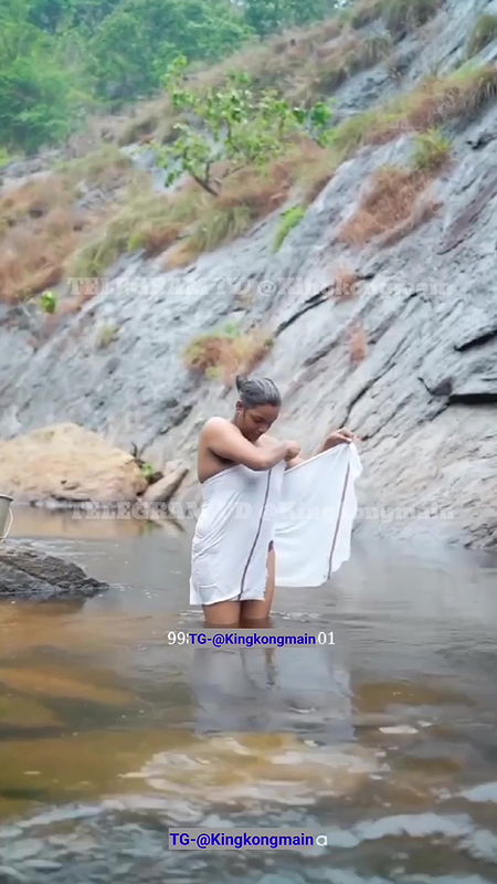 New Mallu Usha Prabha Nude Debut Outdoor Bath Showing B00bs Pussy