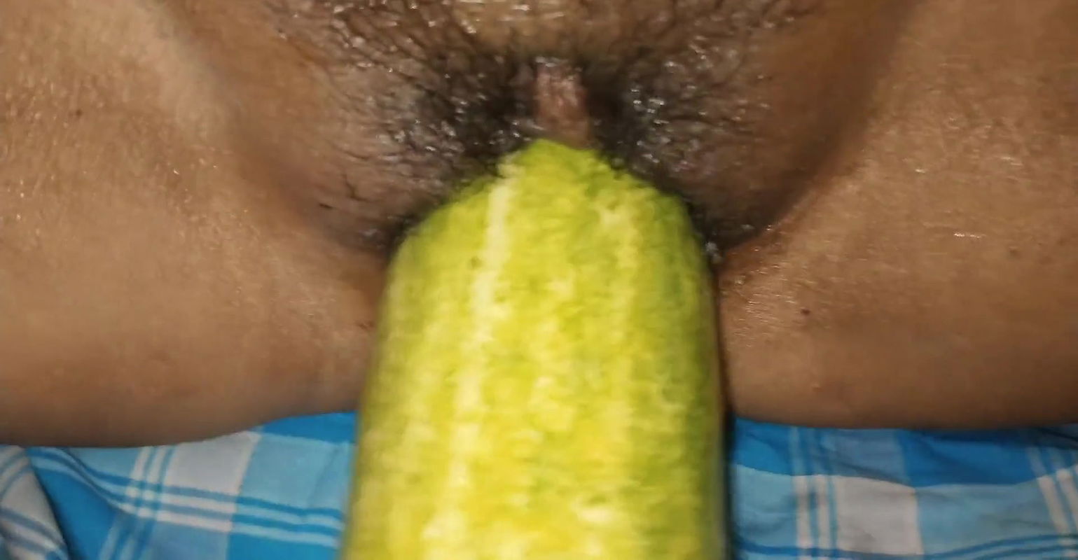Indian Aunty Cucumber Desi Khira Vegetable Sex Village Bhabhi Housewife Husband Wife Enjoyed Bhabhi Masturbate