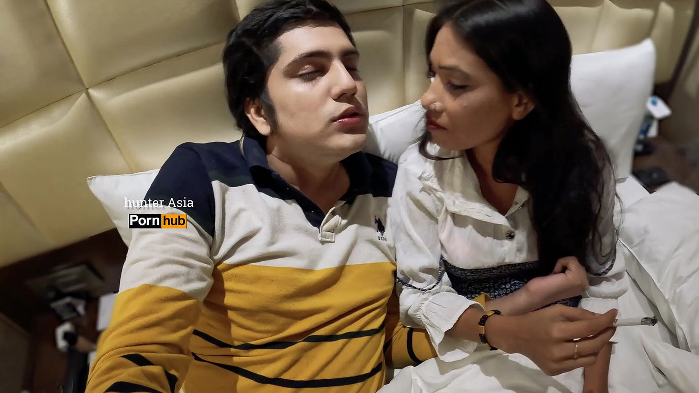 Bangla Girl Having Romantic Sex With Clothes On –