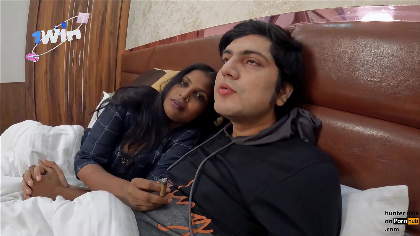 Bhabhi Ji Hotel Mein Hai    ( Sandhya Bhabhi Hot