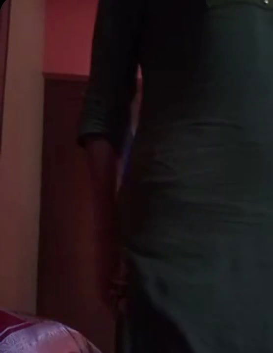 Pk sexy wife show her hot ass