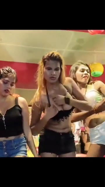 Quick boobs show by shemale