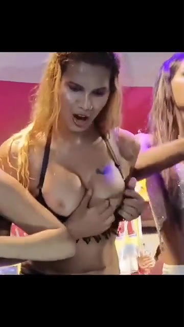 Quick boobs show by shemale