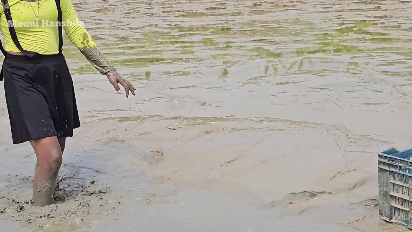 Amazing Country girl Fishing in Mud-