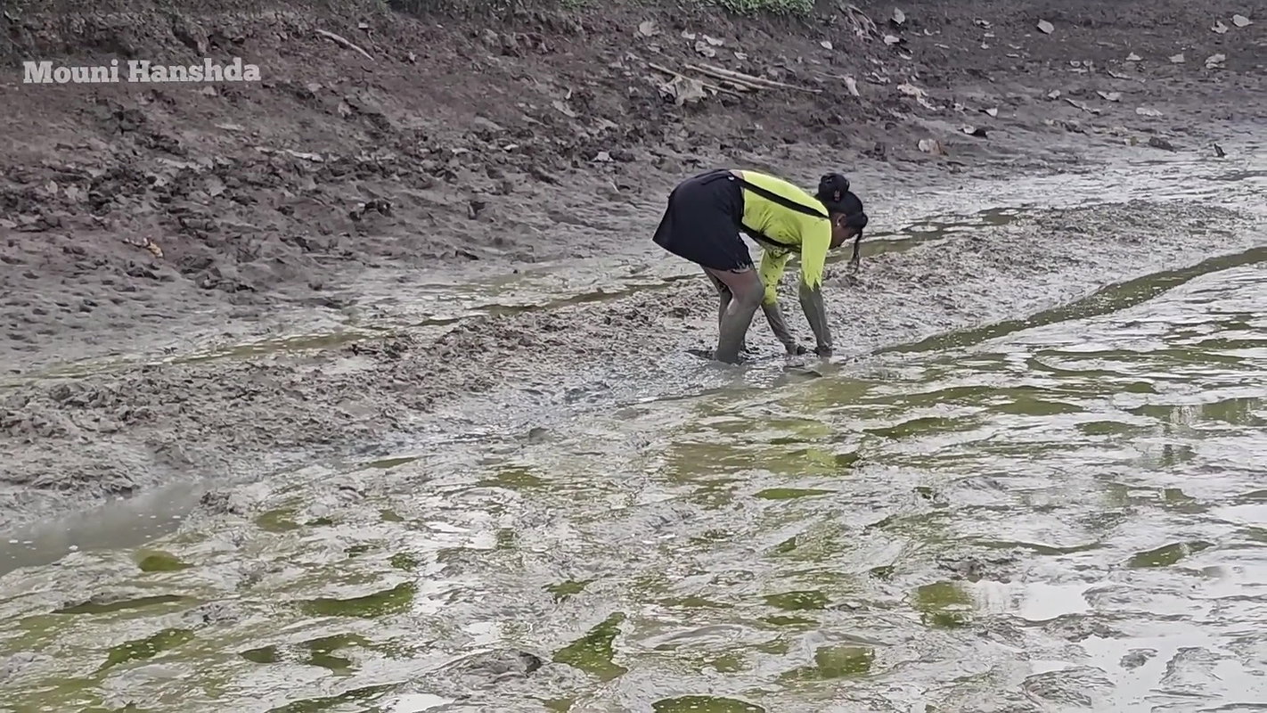 Amazing Country girl Fishing in Mud-