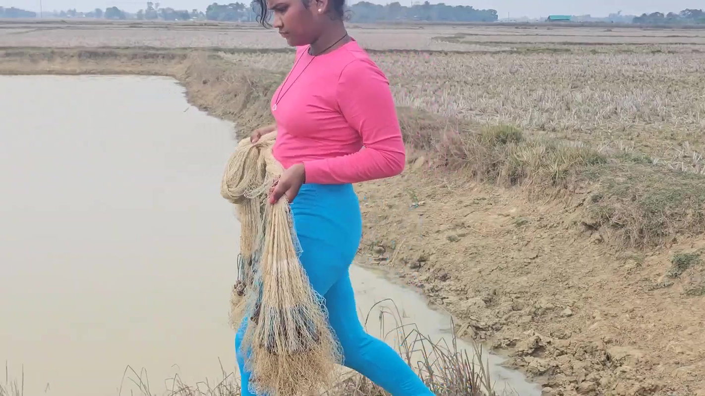 Amazing Mouni Hanshda Net fishing in Mud Water pon