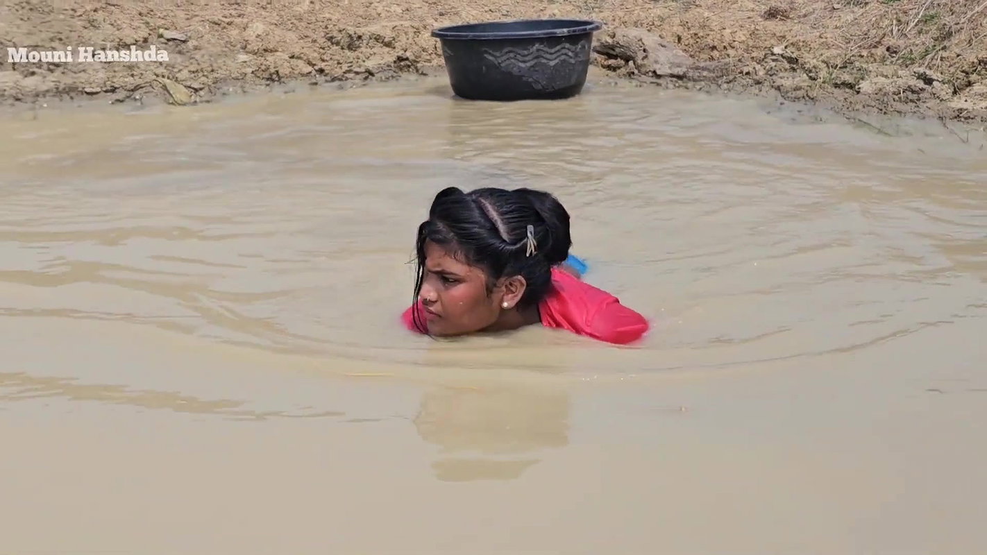 Amazing Mouni Hanshda Net fishing in Mud Water pon