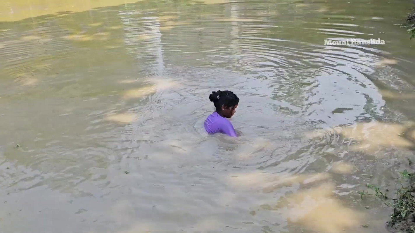 Amazing Mouni Hanshda Net fishing in Village pond