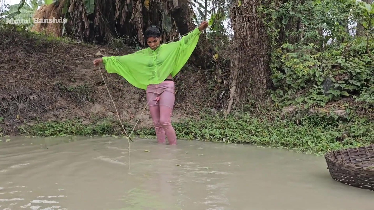 Amazing Mouni Hanshda new net fishing video
