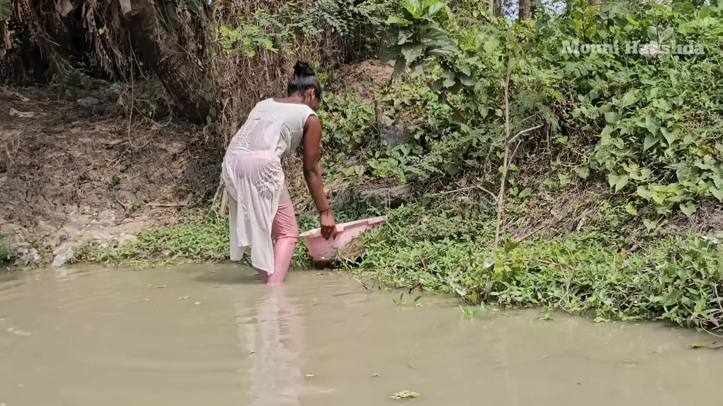 Amazing Mouni Net Fishing in Mud Water