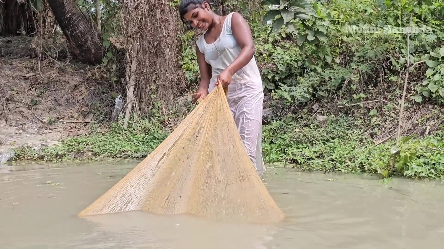 Amazing Mouni Net Fishing in Mud Water