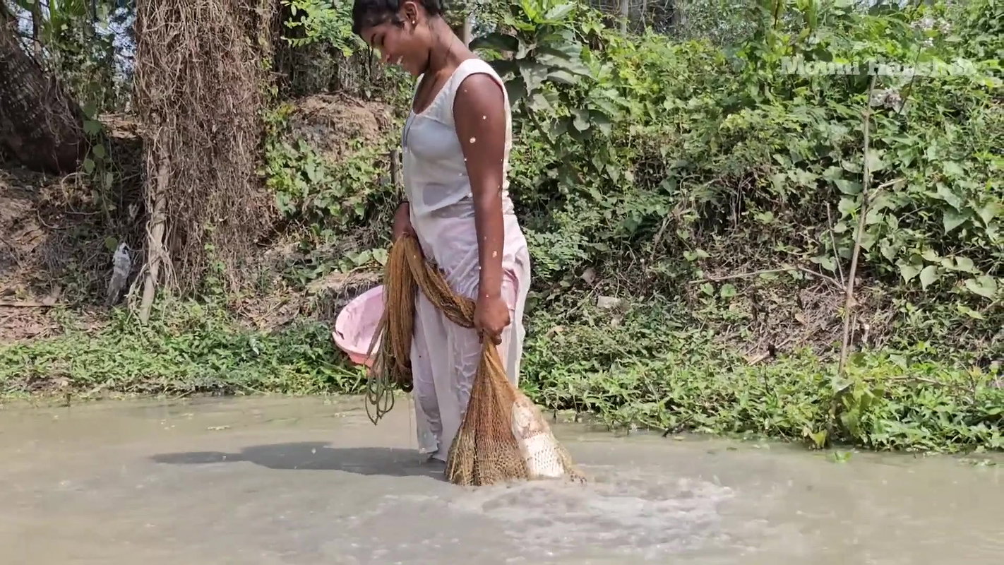 Amazing Mouni Net Fishing in Mud Water