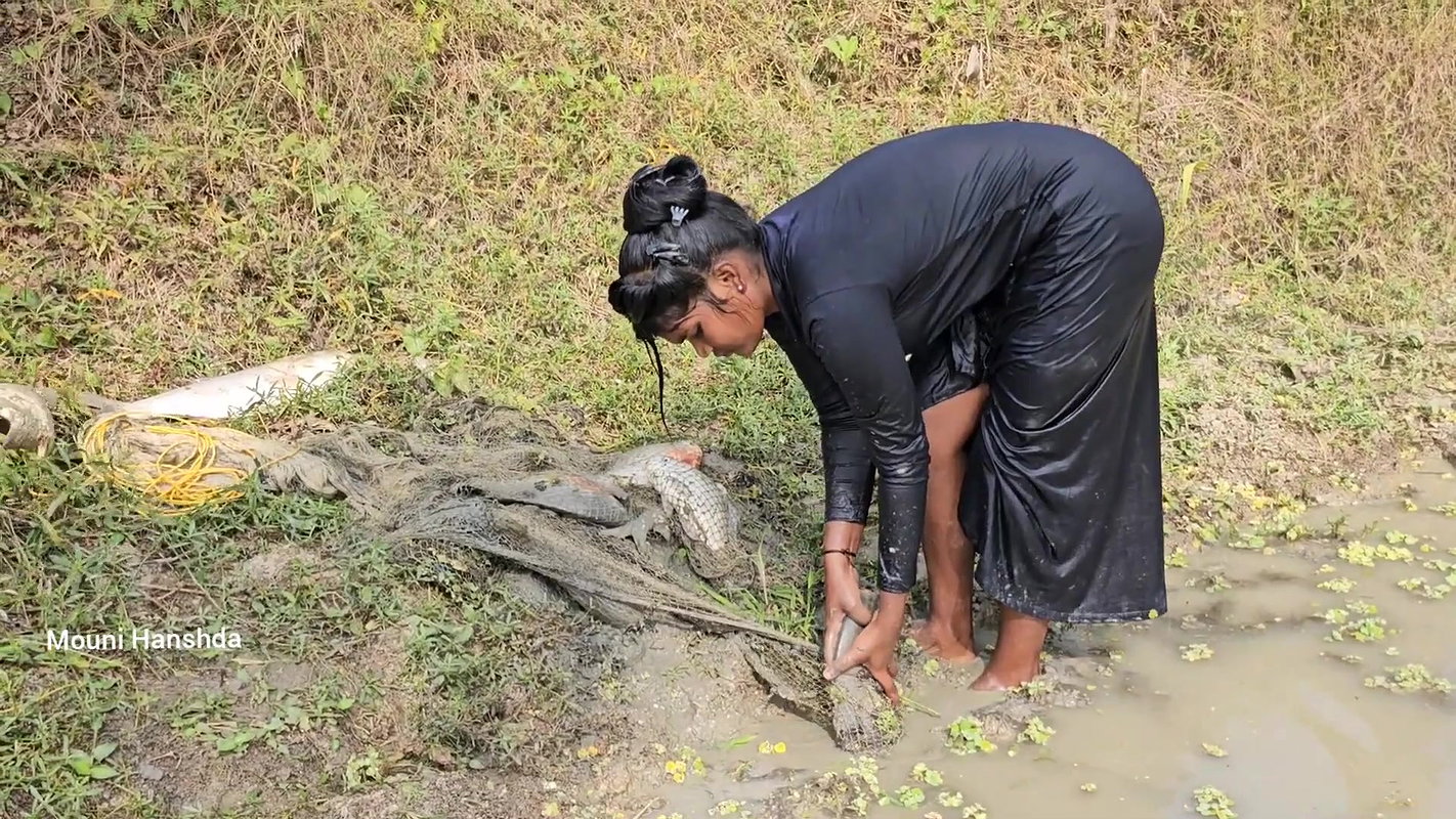 Amazing new Village girl Fishing video