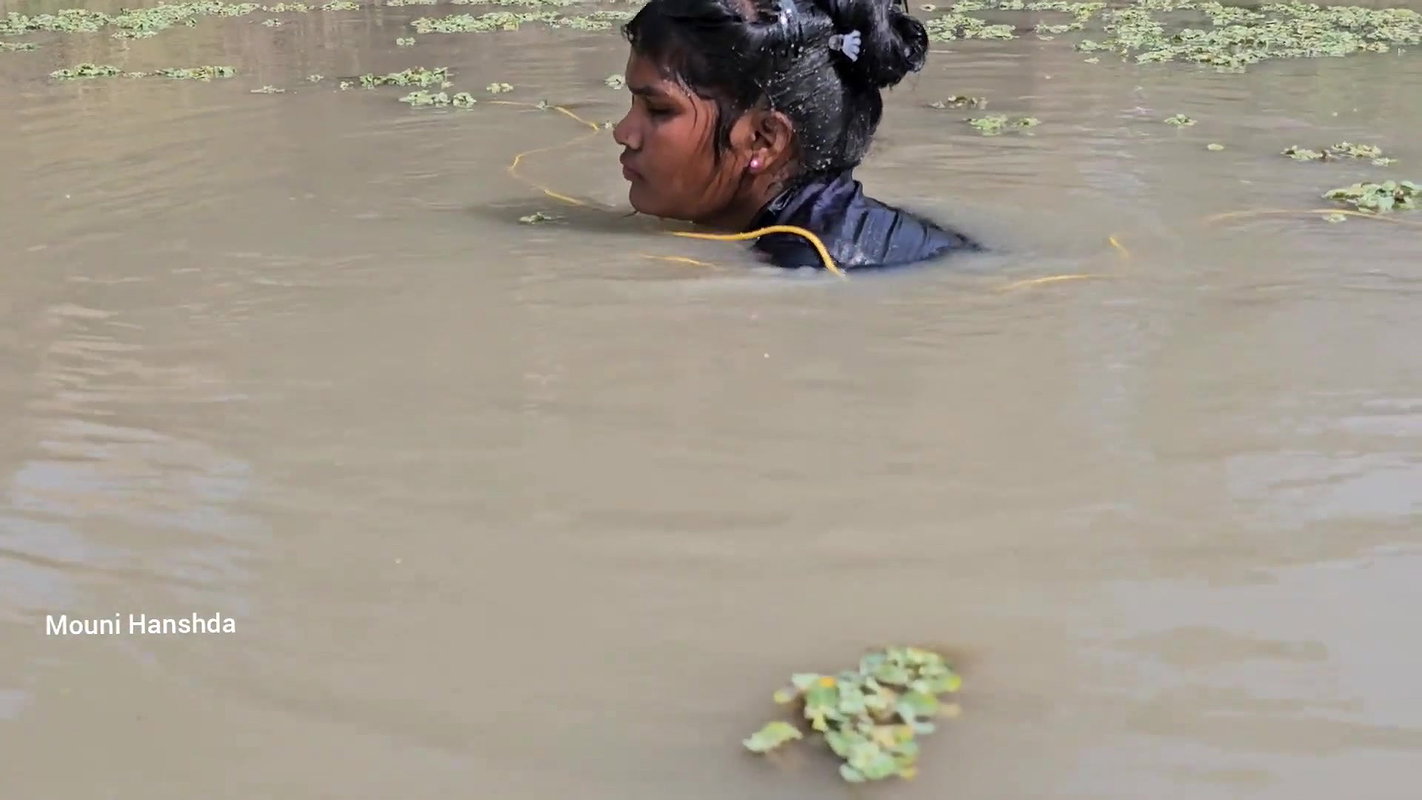 Amazing new Village girl Fishing video