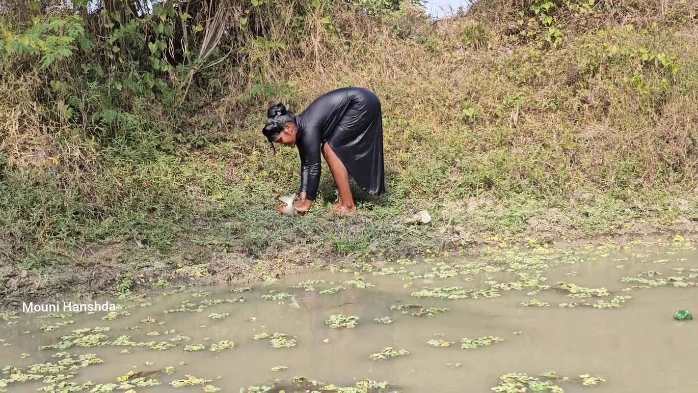 Amazing new Village girl Fishing video