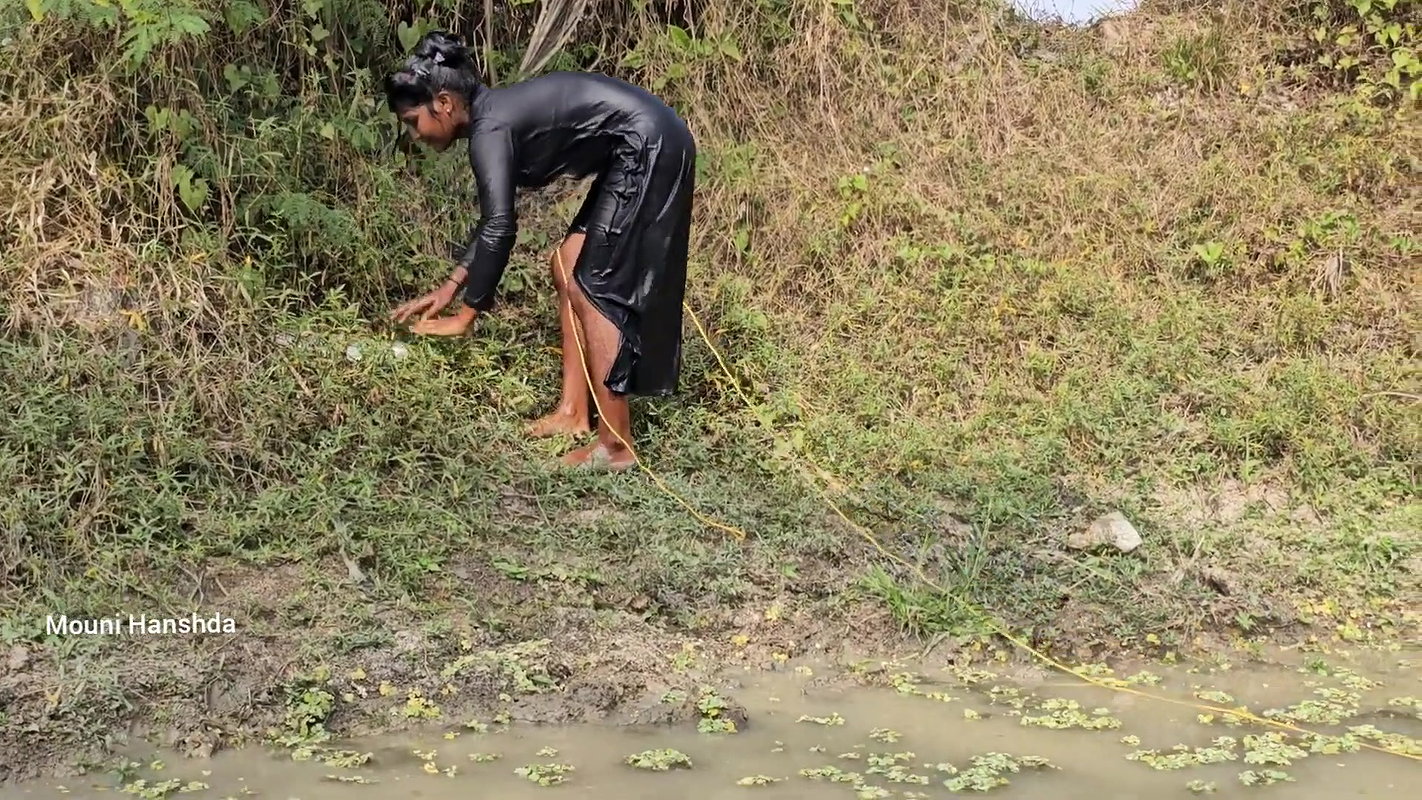 Amazing new Village girl Fishing video