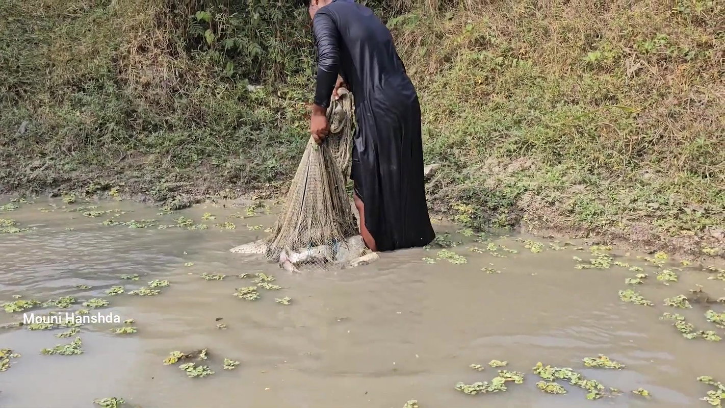 Amazing new Village girl Fishing video