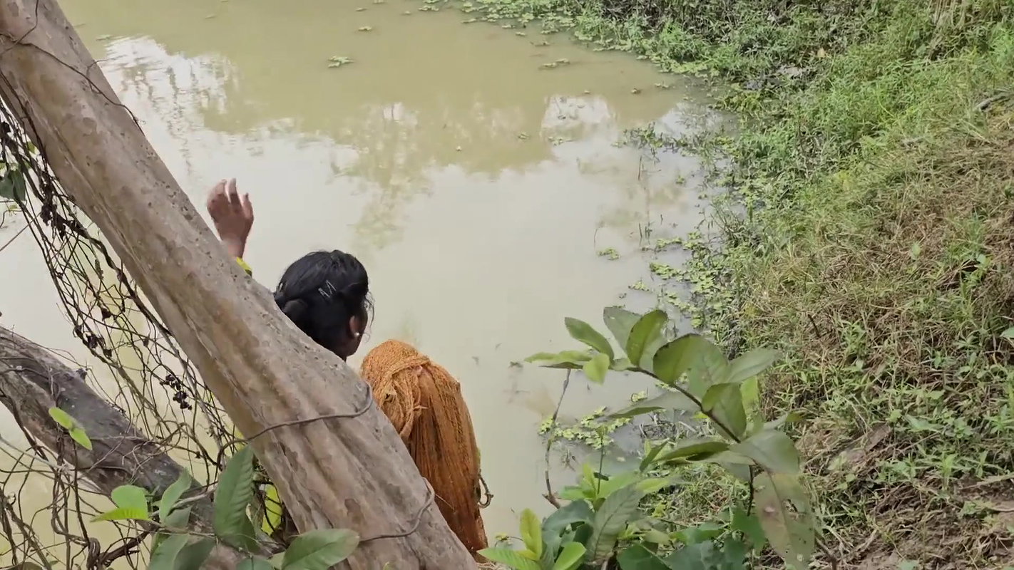 Amazing Village Girl Fishing Big Carp Fish