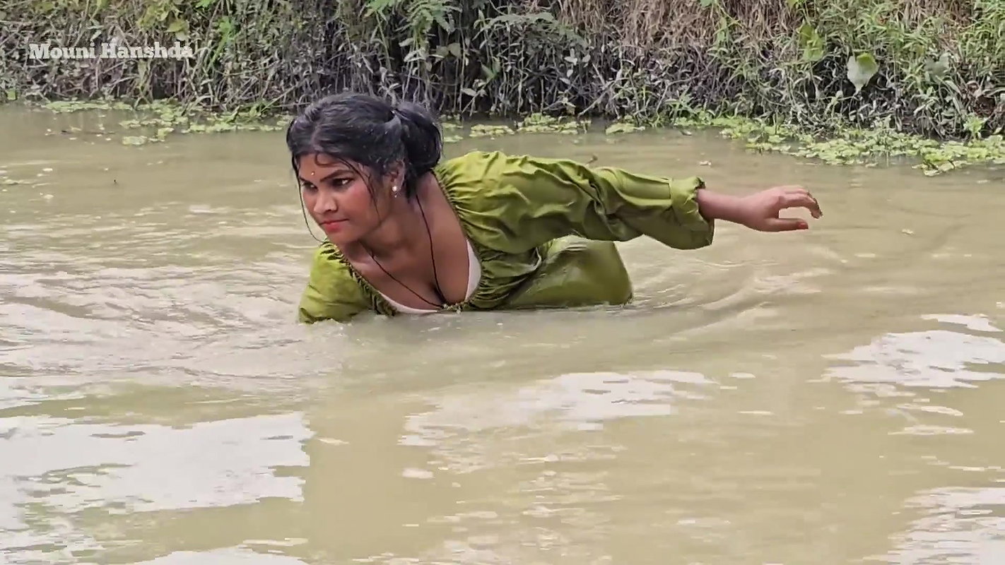 Amazing Village Girl Fishing Big Carp Fish