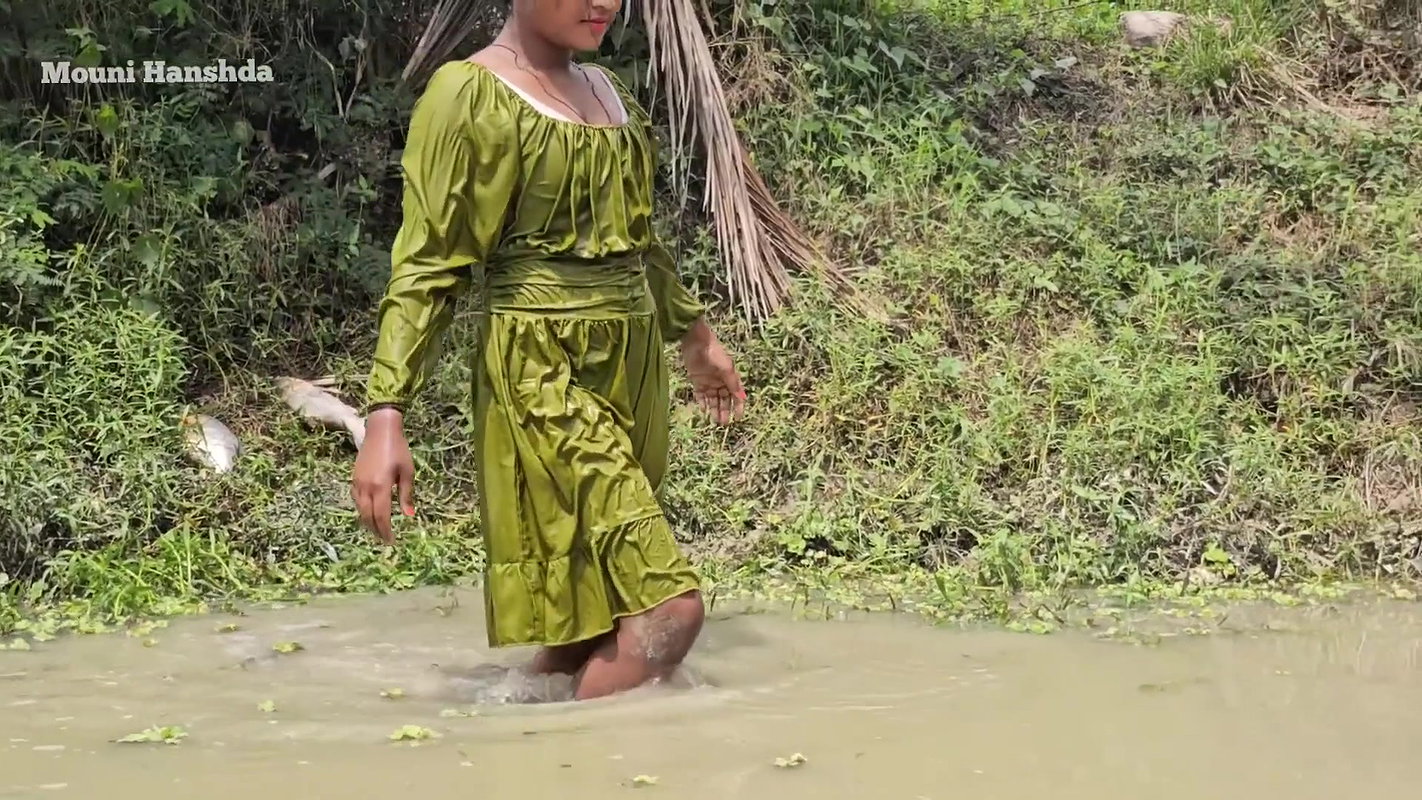 Amazing Village Girl Fishing Big Carp Fish