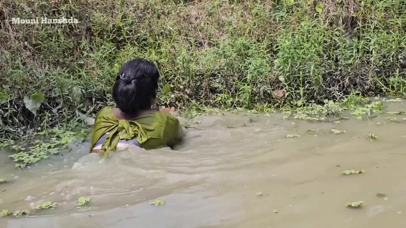 Amazing Village Girl Fishing Big Carp Fish