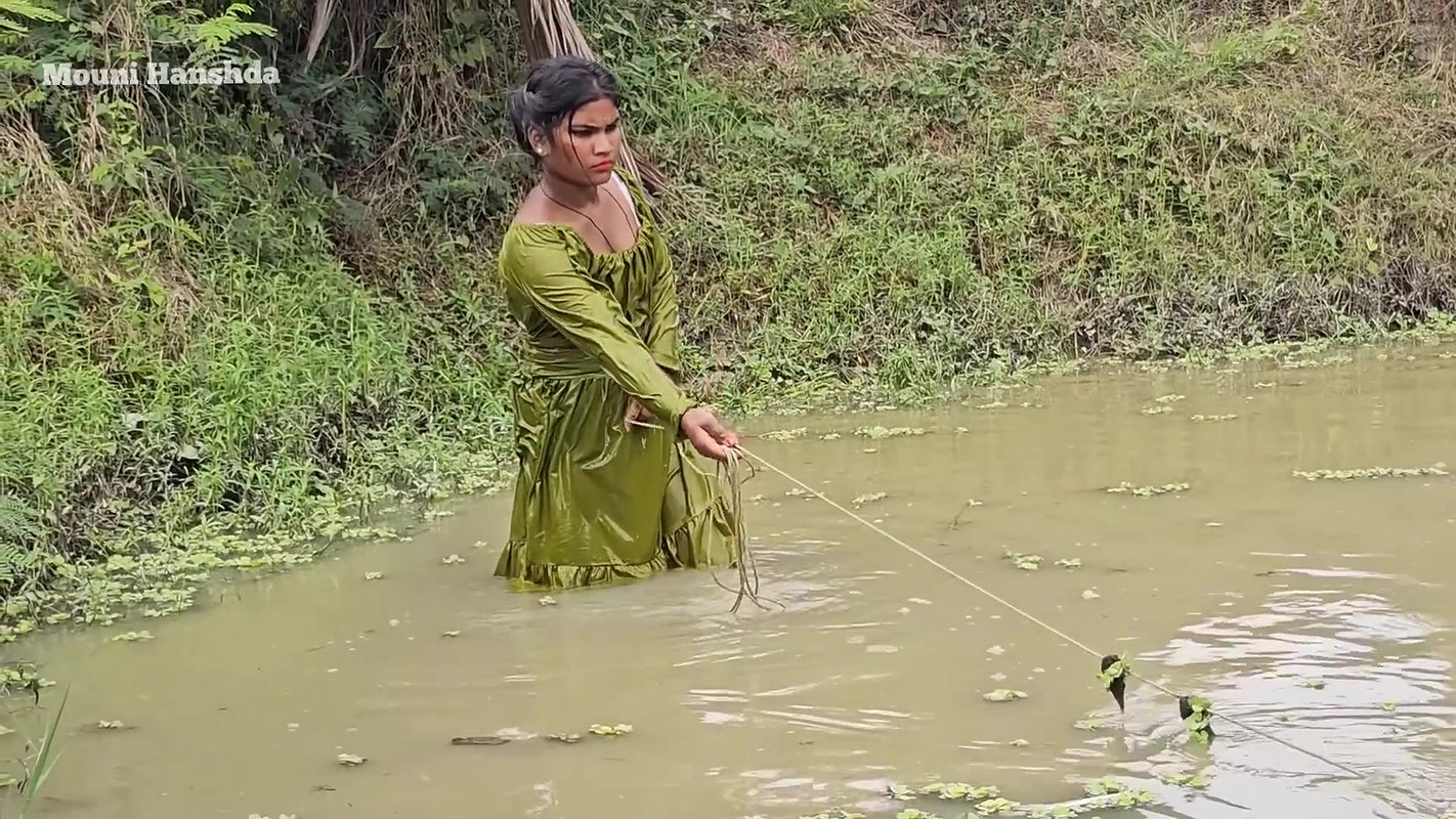 Amazing Village Girl Fishing Big Carp Fish