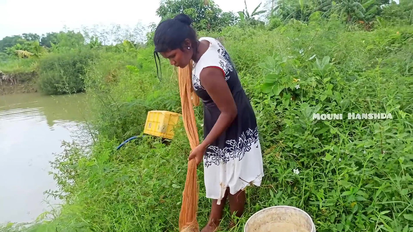 Amazing village Girl Fishing video-d