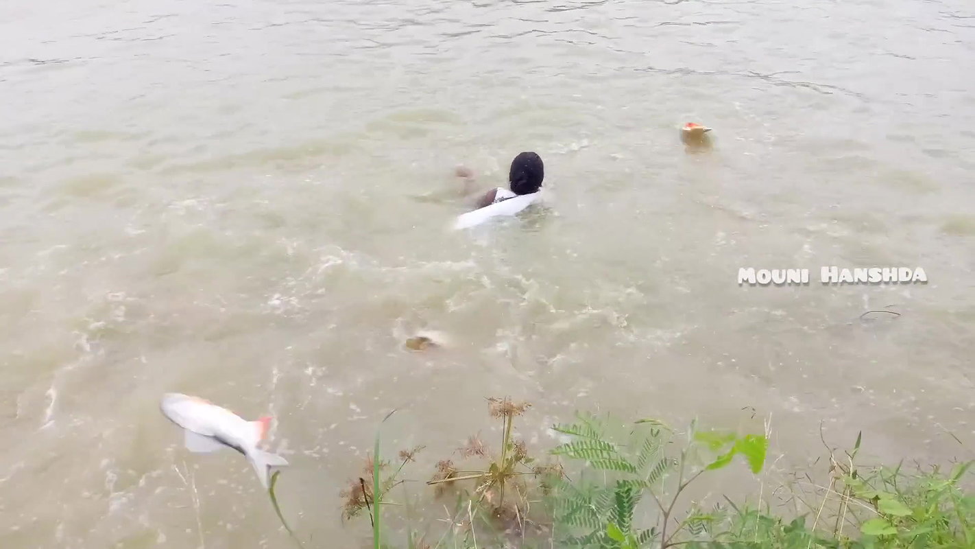 Amazing village Girl Fishing video-d