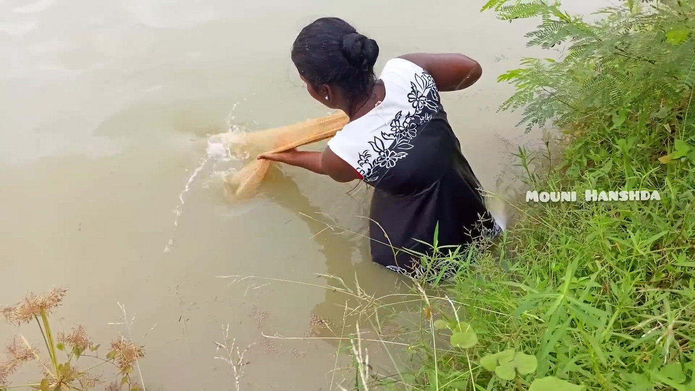 Amazing village Girl Fishing video-d