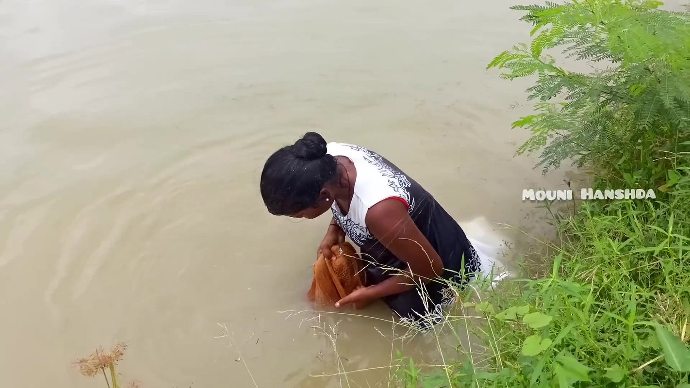 Amazing village Girl Fishing video-d