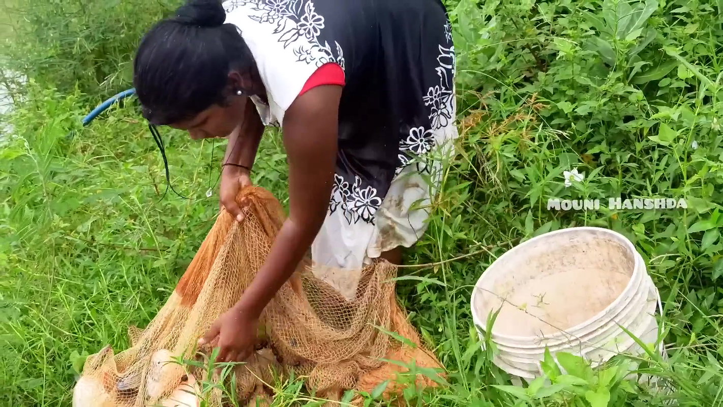 Amazing village Girl Fishing video-d