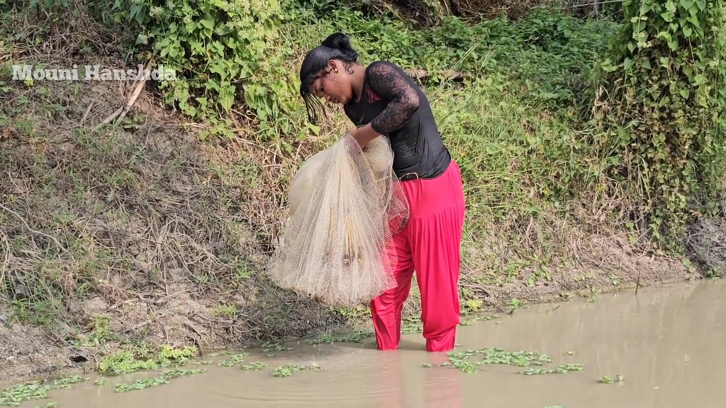 Amazing Village girl Mouni Net Fishing for big Car