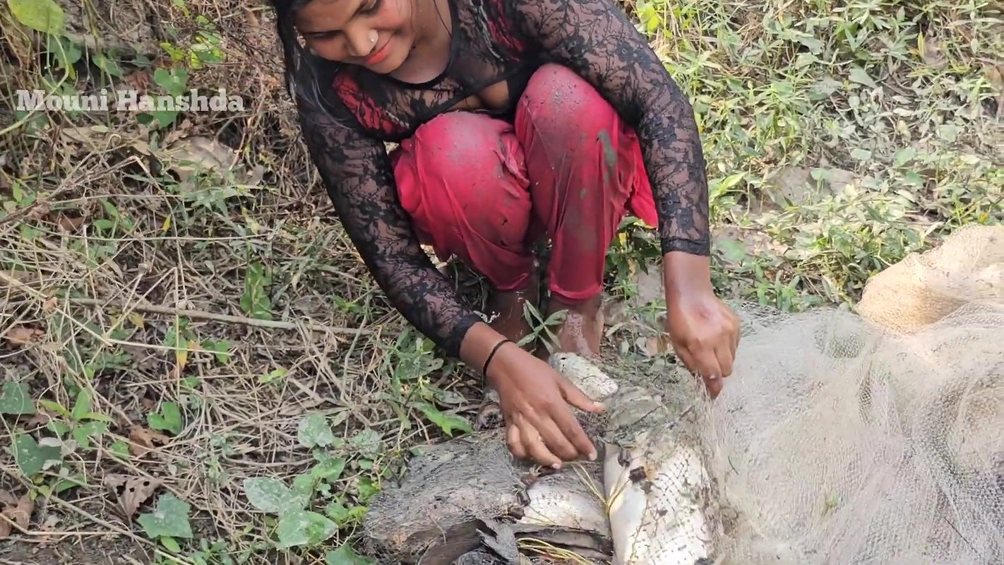 Amazing Village girl Mouni Net Fishing for big Car