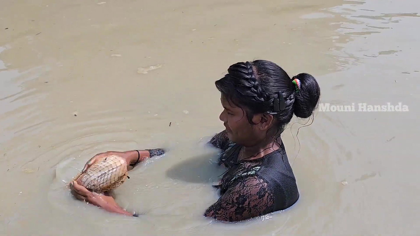Amazing Village girl Net Fishing in Village pond