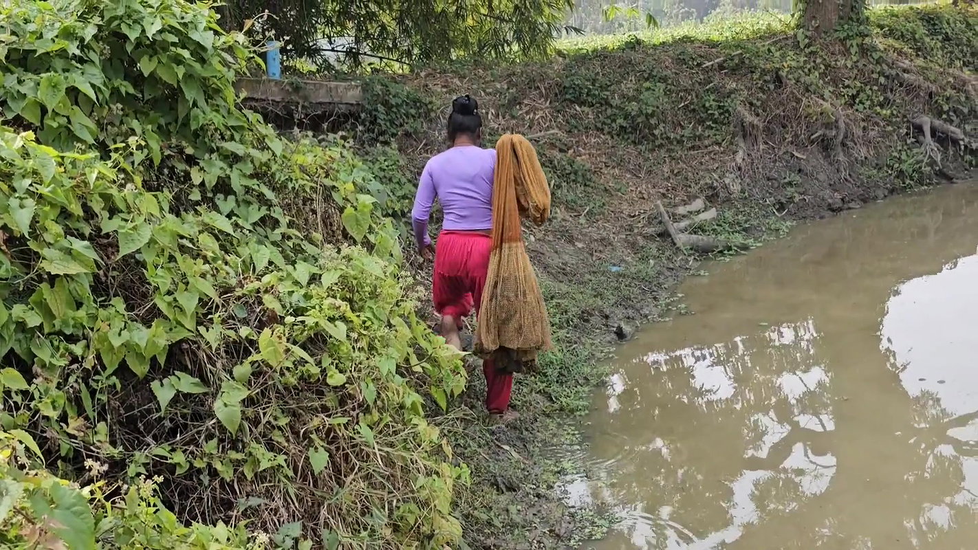 Amazing Village girl net fishing video