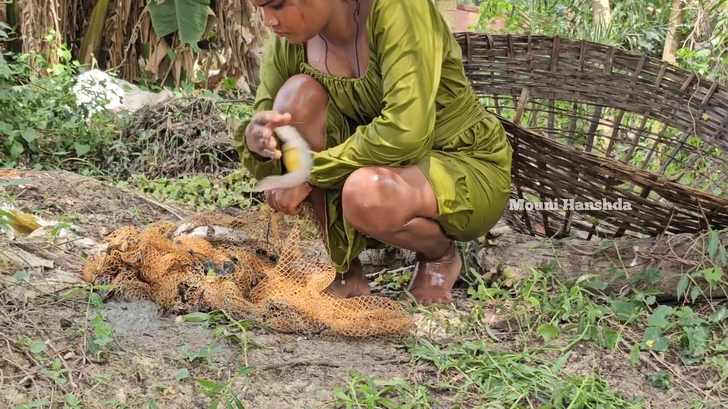 Amazing Village Girl new Big Carp hunting in Villa