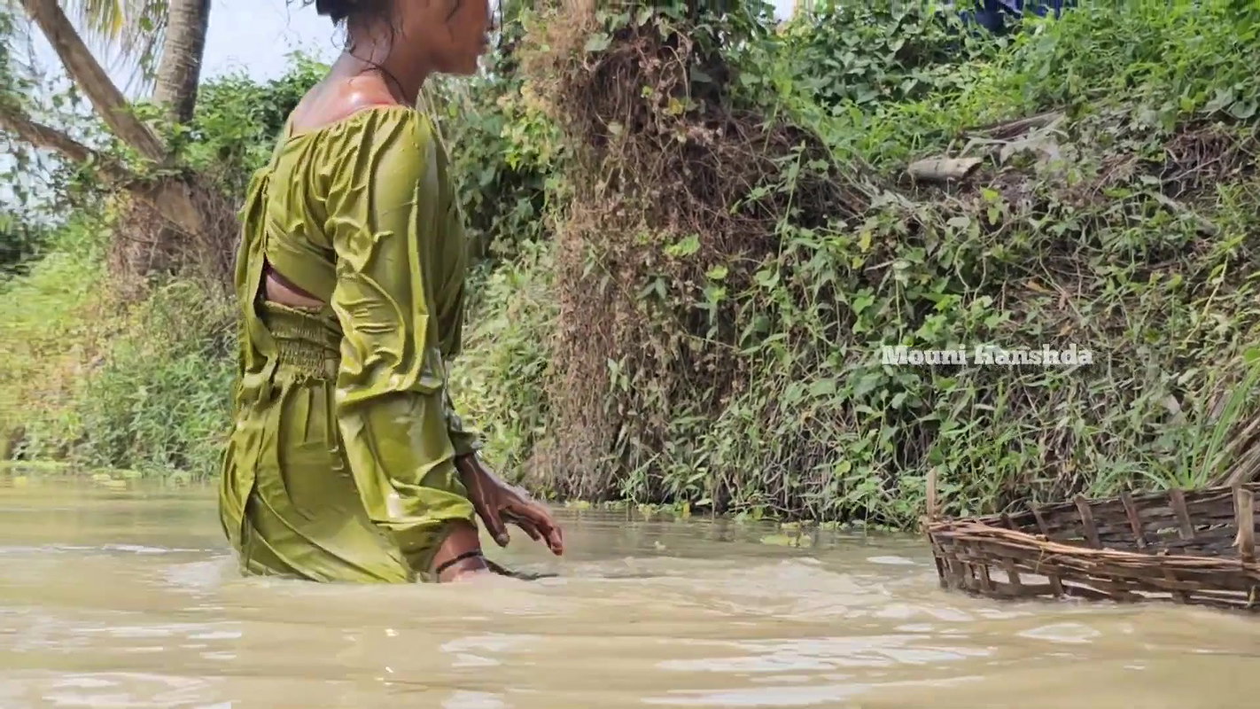 Amazing Village Girl new Big Carp hunting in Villa