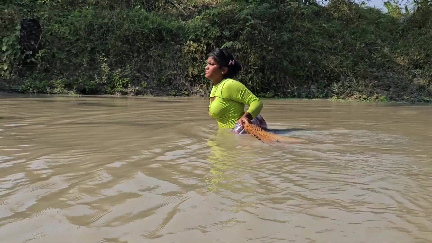 Amazing Village girl new Net  Fishing video
