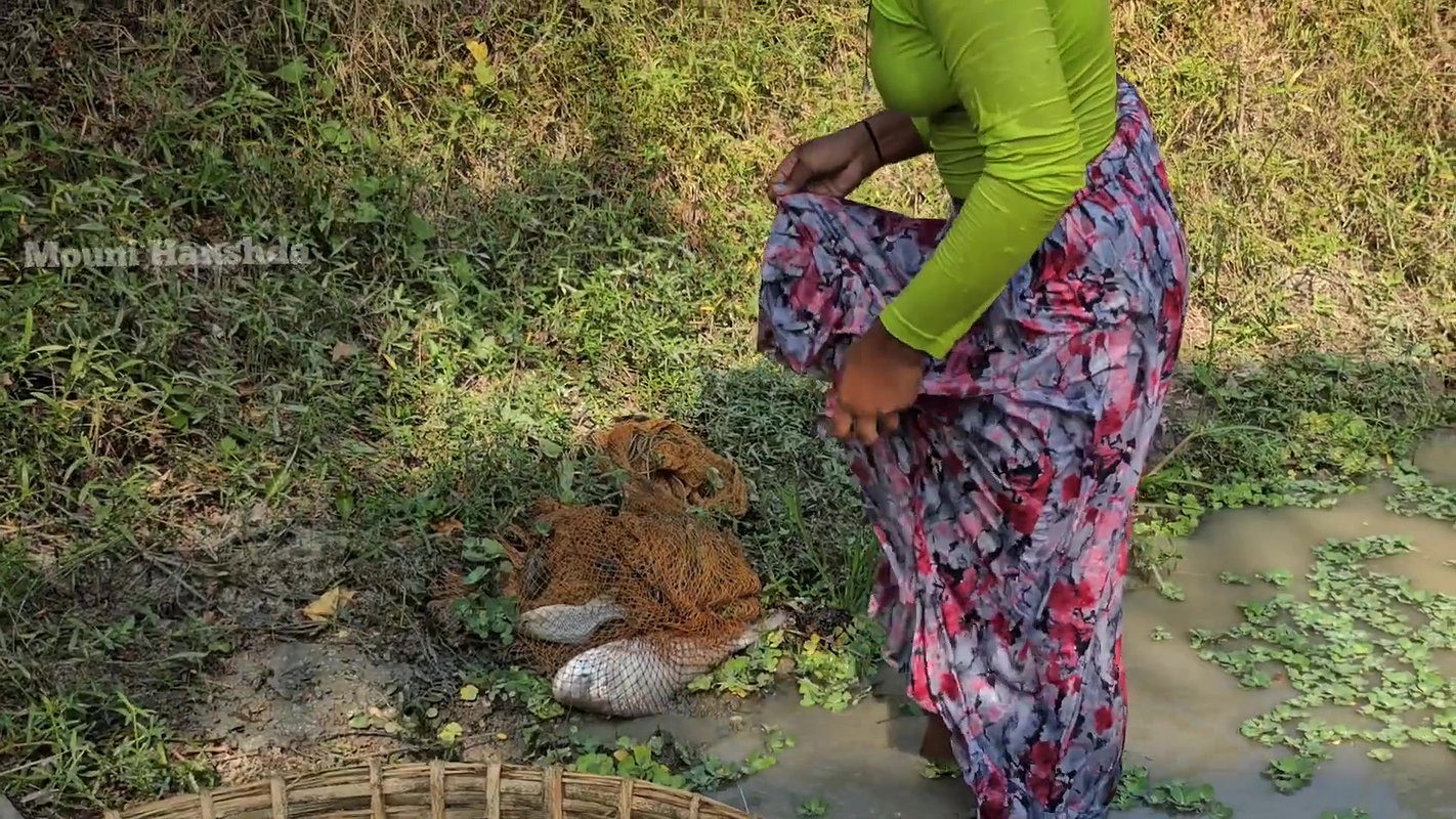 Amazing Village girl new Net  Fishing video